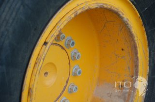 JCB / 712