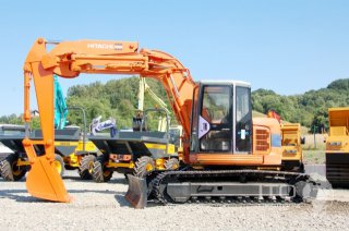 Hitachi / EX135UR