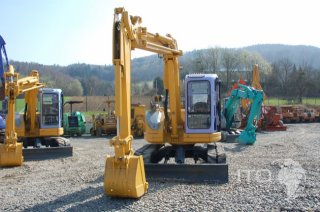 Komatsu / PC75UU-2
